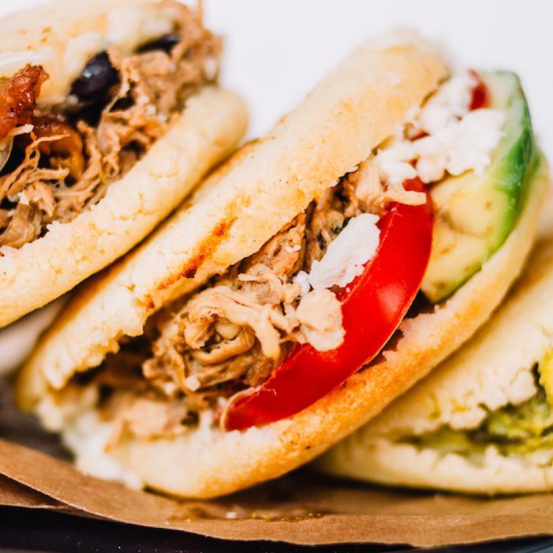 Cómo hacer arepas venezolanas (y los mejores rellenos)