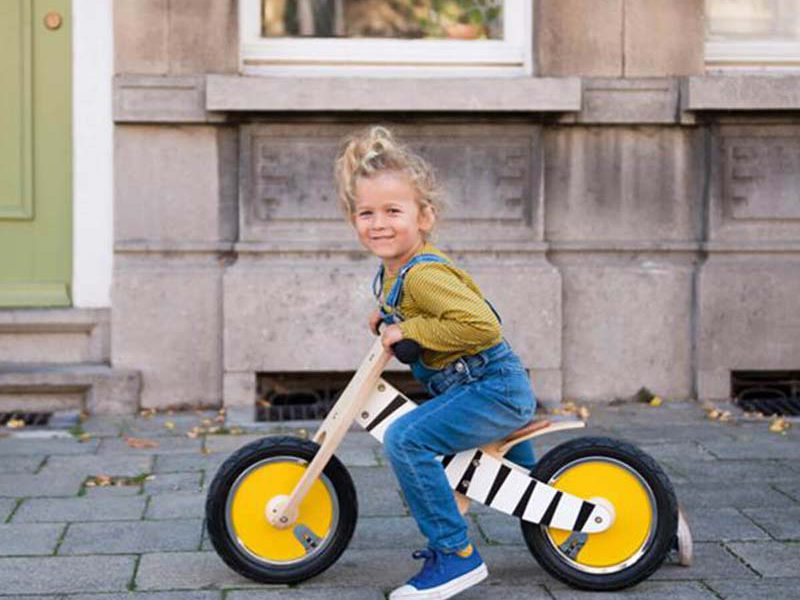 bicicleta sin pedales de madera