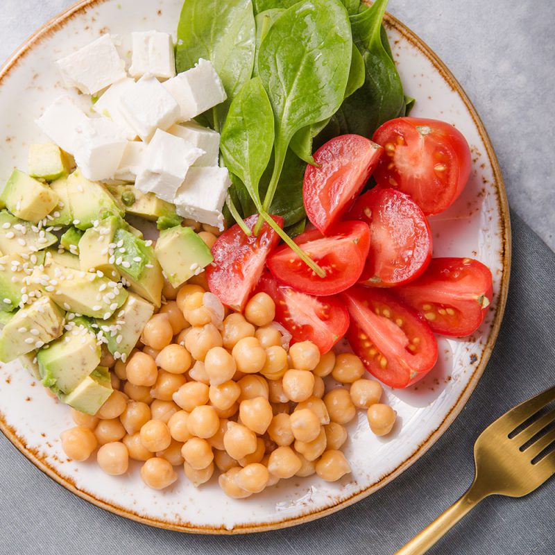 Ensalada de garbanzos (6 recetas saludables y fáciles)