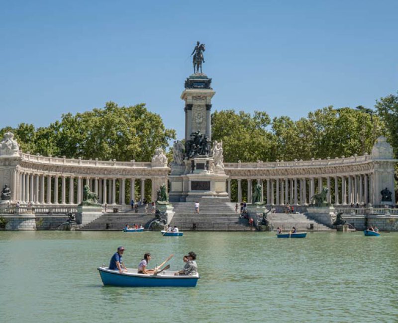 estanque del retiro Madrid con niños