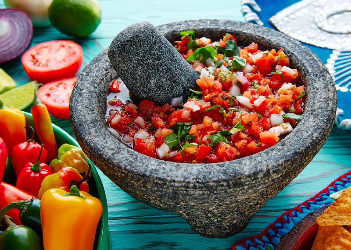 Cómo hacer salsa Pico de Gallo (receta tradicional mexicana)